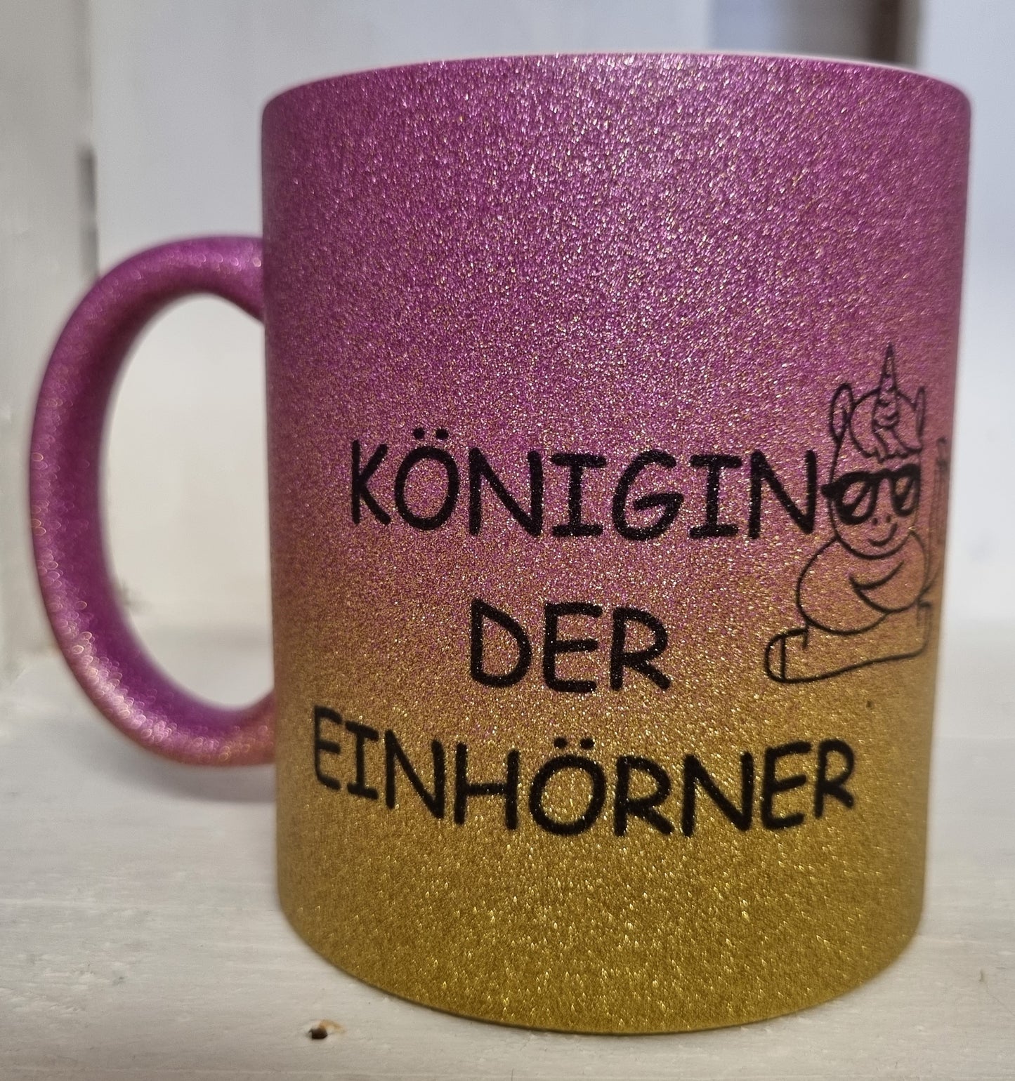 Glitzertasse Königin der Einhörner beidseitig bedruckt, personalisierbar
