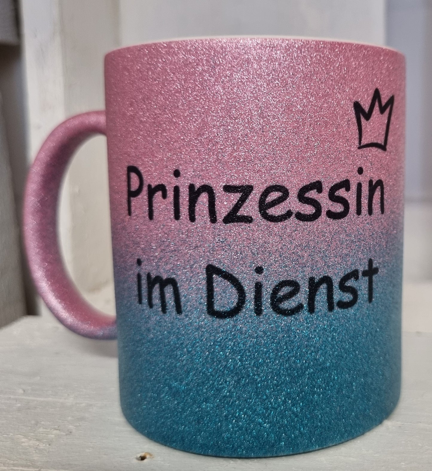 Glitzertasse Prinzessin im Dienst beidseitig bedruckt, personalisierbar